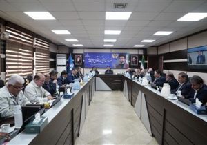 دیدار مدیر HSE شرکت ملی نفت با کارکنان نفت و گاز مارون نجومی: دستورالعمل ­ها با مشورت بهره­ بردارها بازنگری می­شوند