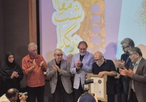 علیرضا داودنژاد نشانه درجه یک هنری گرفت